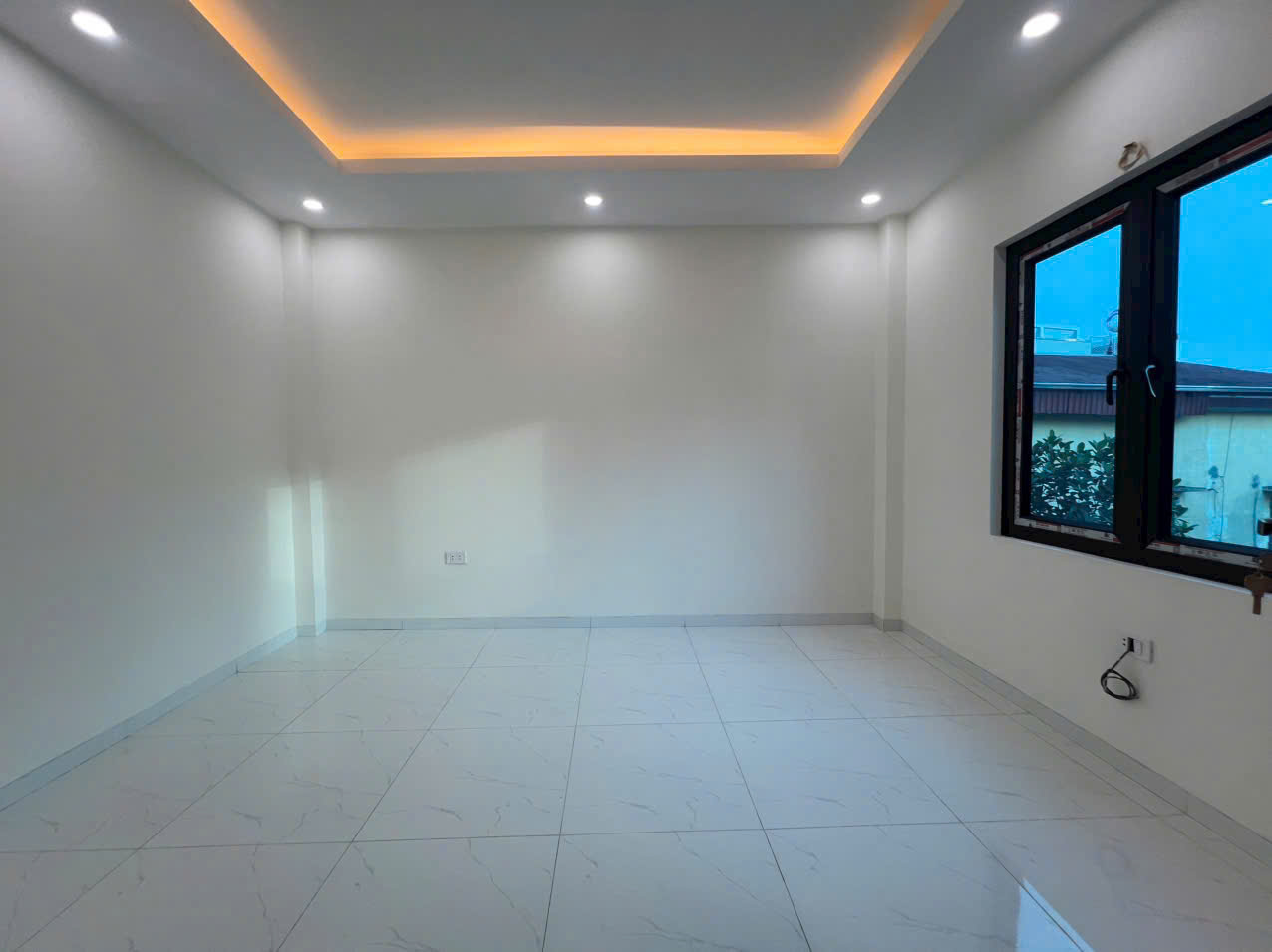 Bán Nhà lô góc 2 thoáng ,diện tích 38m2, 5 tầng , thị trấn Trạm Trôi , ô tô đỗ cửa - Ảnh 2